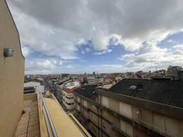 Apartamento T4 para Venda em Póvoa de Varzim, Beiriz e Argivai