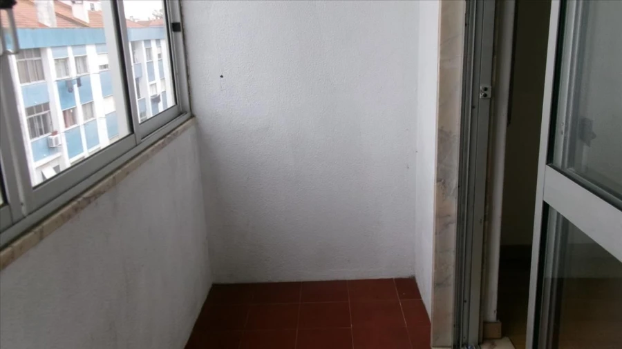 Apartamento T3 para Venda em Seixal Foto 16