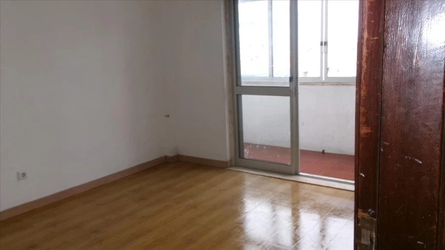 Apartamento T3 para Venda em Seixal Foto 5