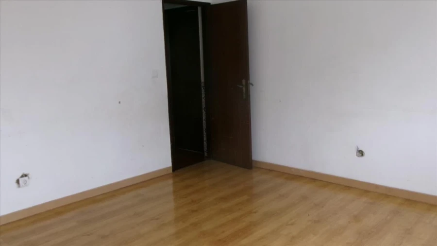 Apartamento T3 para Venda em Seixal Foto 9