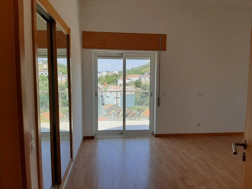 Apartamento T4 para Venda em Azambuja Foto 13