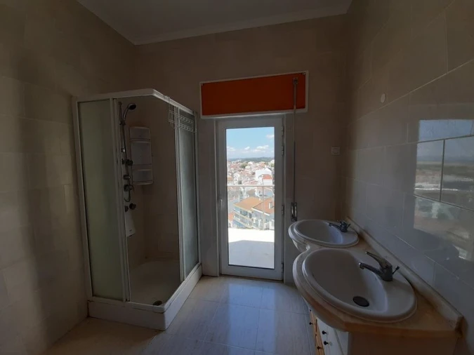 Apartamento T4 para Venda em Azambuja Foto 19