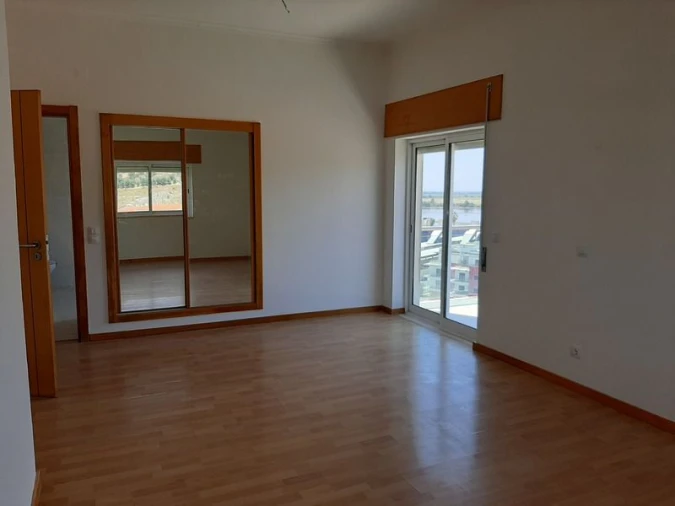 Apartamento T4 para Venda em Azambuja Foto 9