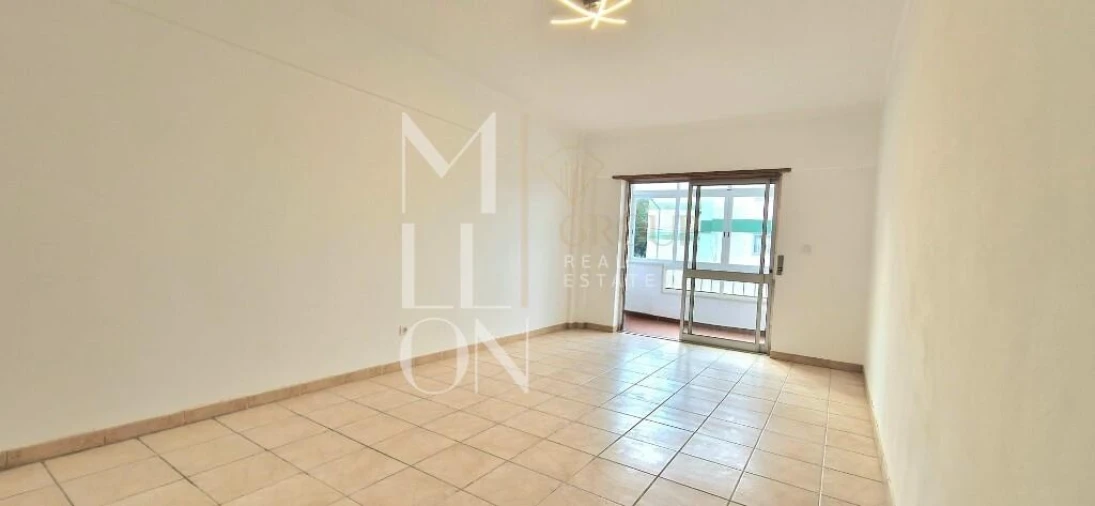 Apartamento T2 para Venda em Agualva e Mira-Sintra Foto 10