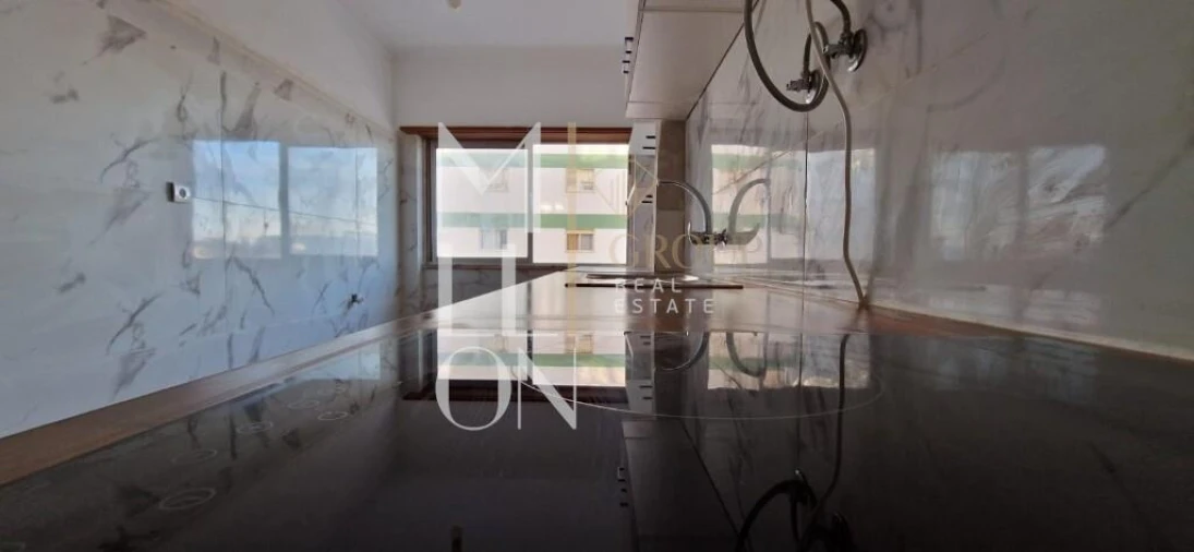 Apartamento T2 para Venda em Agualva e Mira-Sintra Foto 3