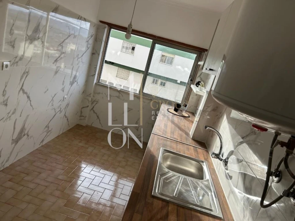 Apartamento T2 para Venda em Agualva e Mira-Sintra Foto 5