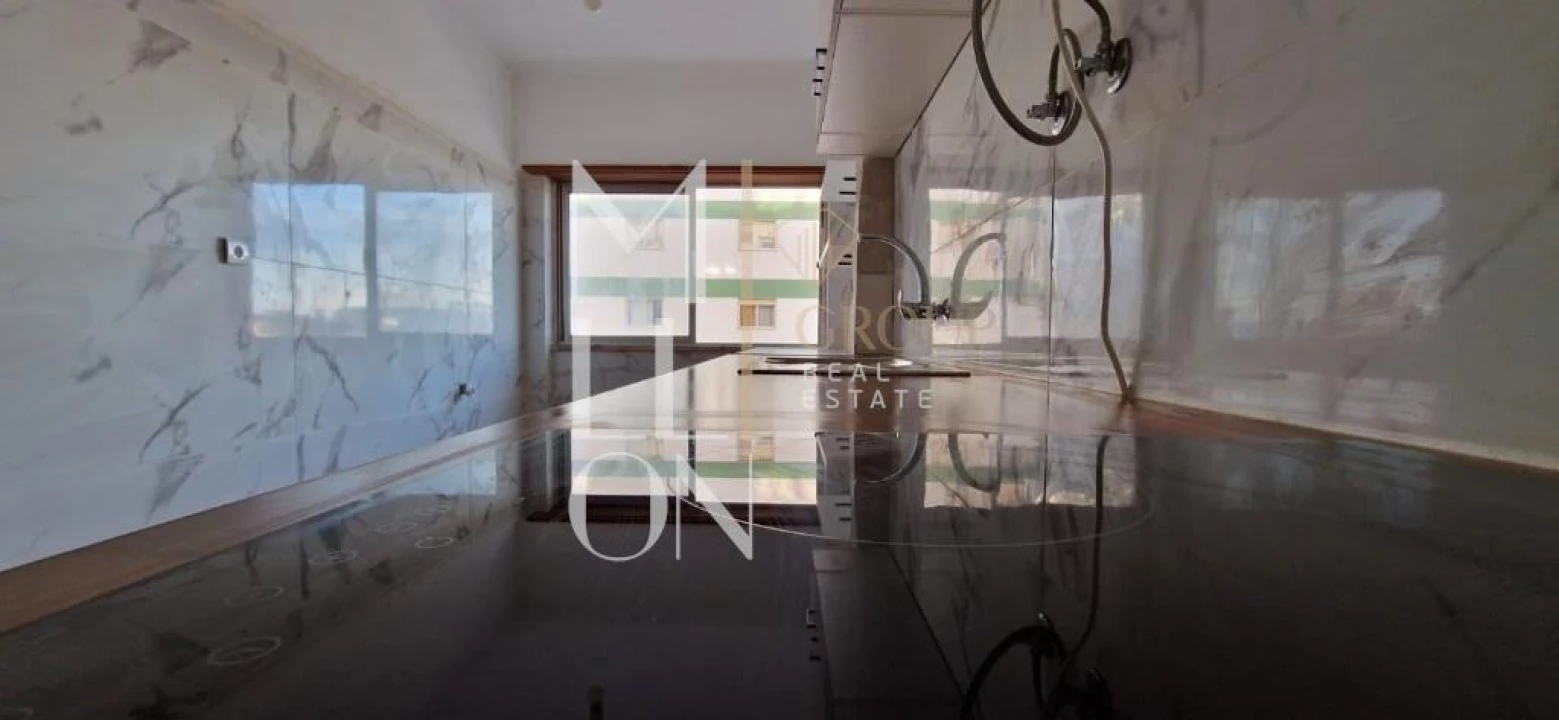 Apartamento T2 para Venda em Agualva e Mira-Sintra Foto 3