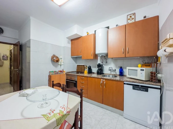 Apartamento T2 para Arrendamento em Quarteira Foto 6