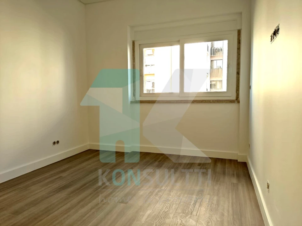 Apartamento T2 para Venda em Benfica Foto 9