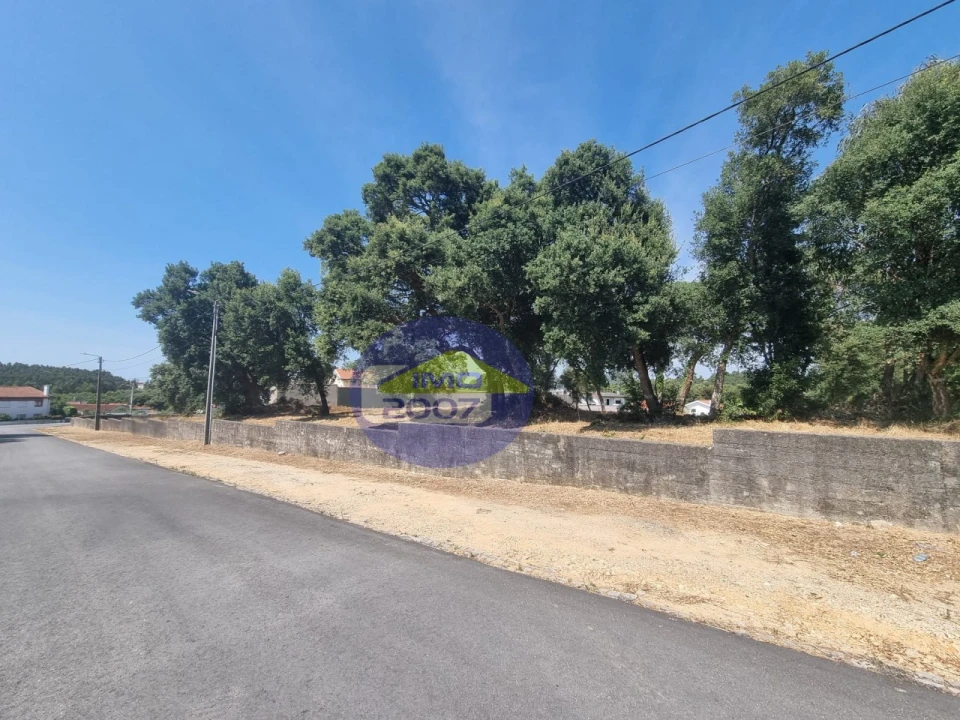 Terreno para Venda em Paços de Brandão Foto 9