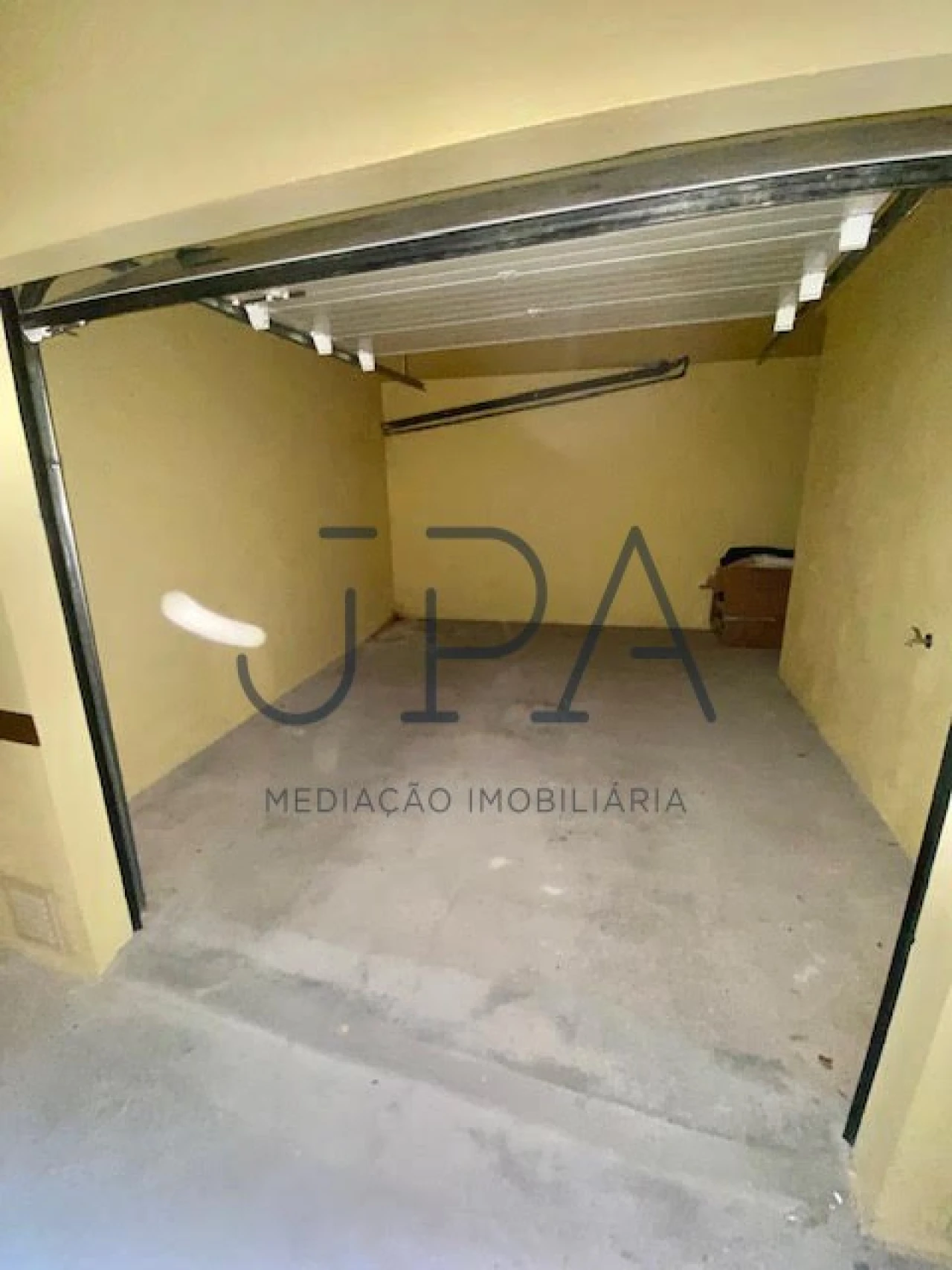Garagem para Venda em Monte Gordo Foto 1