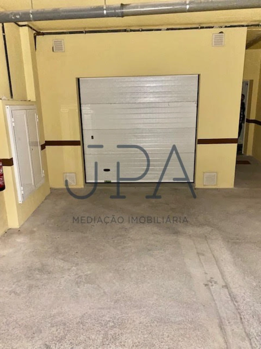 Garagem para Venda em Monte Gordo Foto 4
