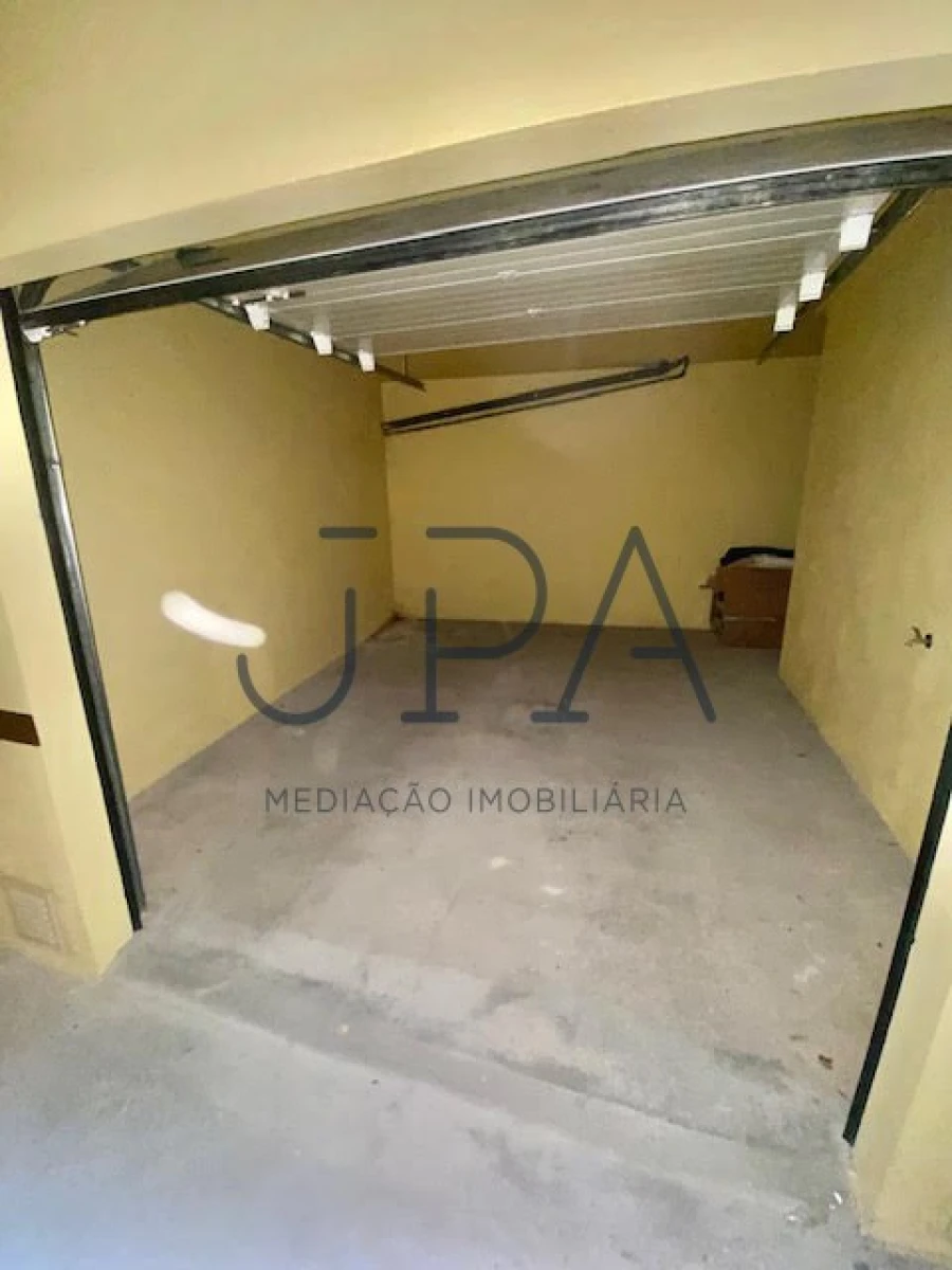 Garagem para Venda em Monte Gordo Foto 1