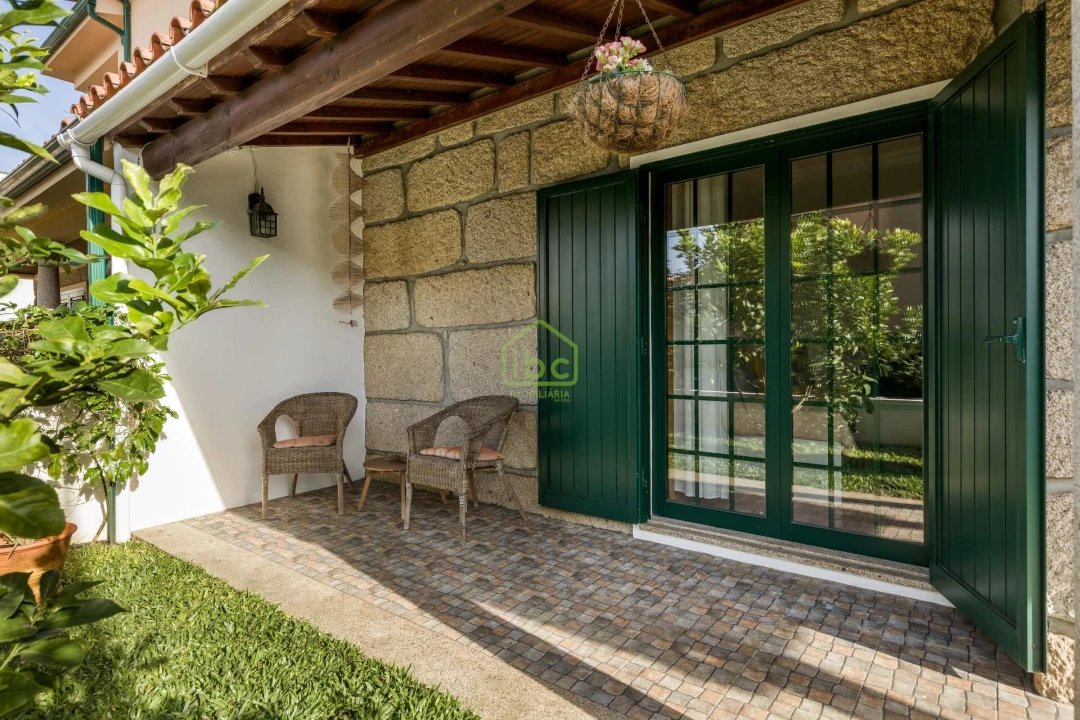 Moradia T4 para Venda em Arvore Foto 23