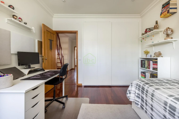 Moradia T4 para Venda em Arvore Foto 10