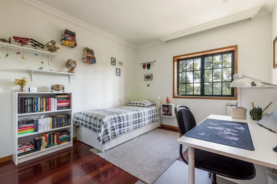 Moradia T4 para Venda em Arvore Foto 9