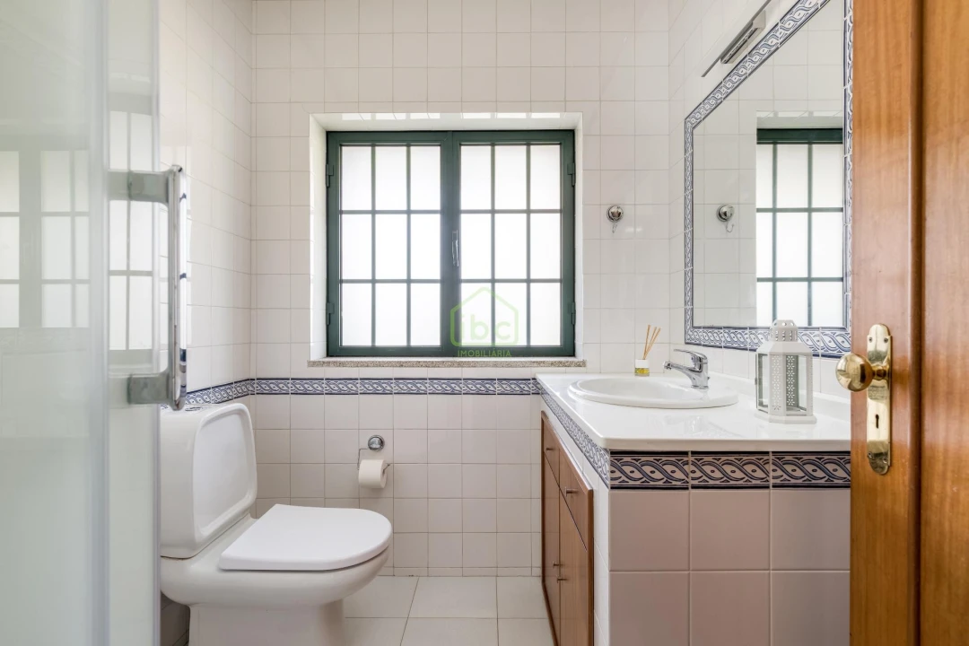 Moradia T4 para Venda em Arvore Foto 8