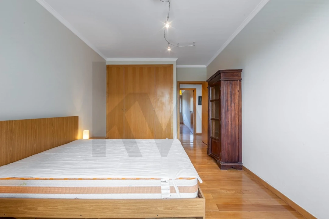 Apartamento T3 para Arrendamento em Benfica Foto 24