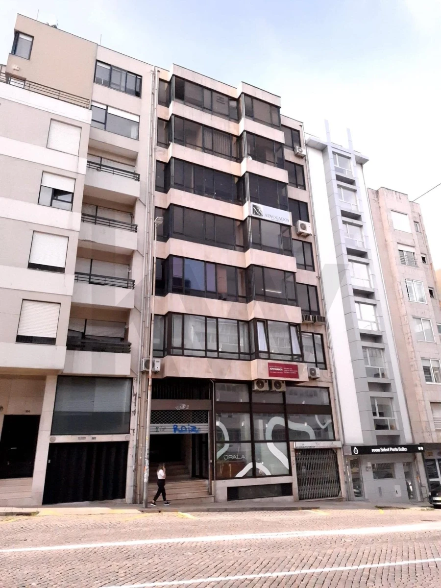 Escritório para Venda em Cedofeita, Santo Ildefonso, Sé, Miragaia, São Nicolau e Vitória Foto 26