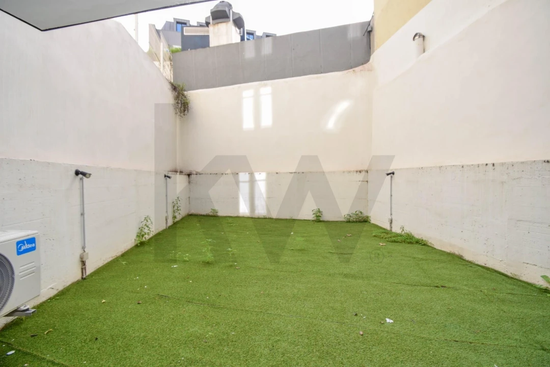 Apartamento T1 para Venda em Santo António Foto 2