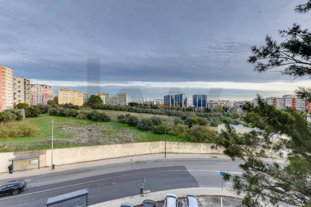 Apartamento T3 para Venda em Carnide Foto 17