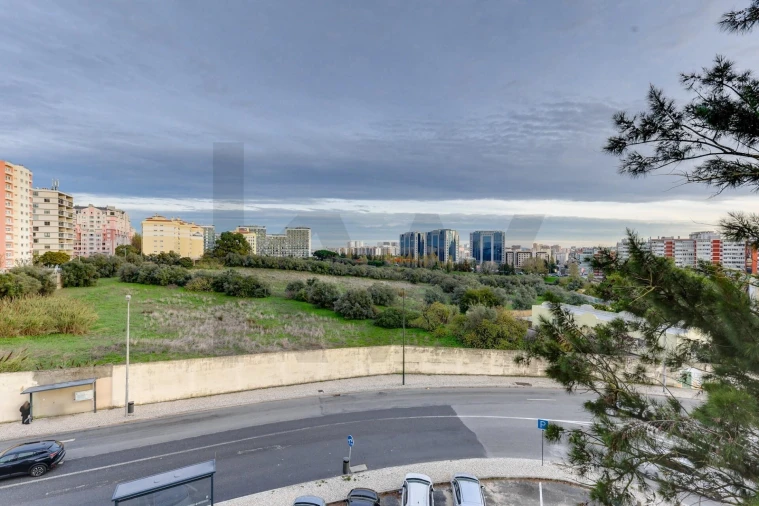 Apartamento T3 para Venda em Carnide Foto 17