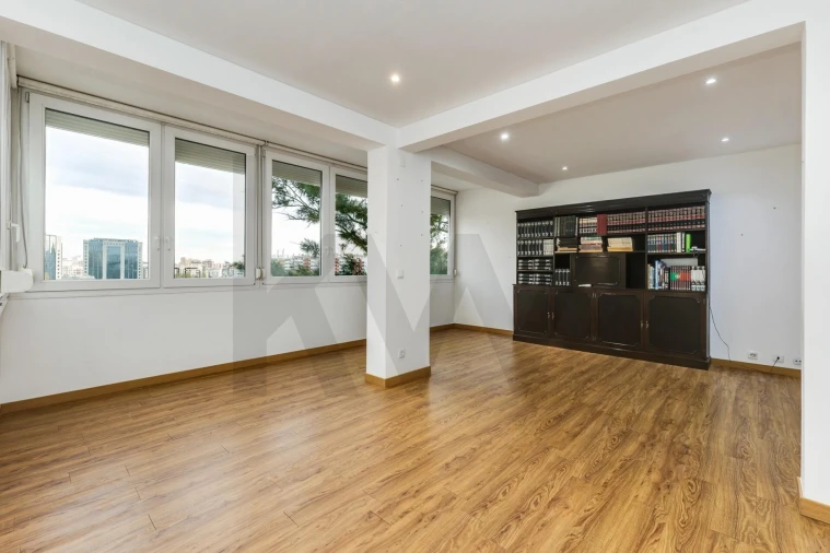 Apartamento T3 para Venda em Carnide Foto 14