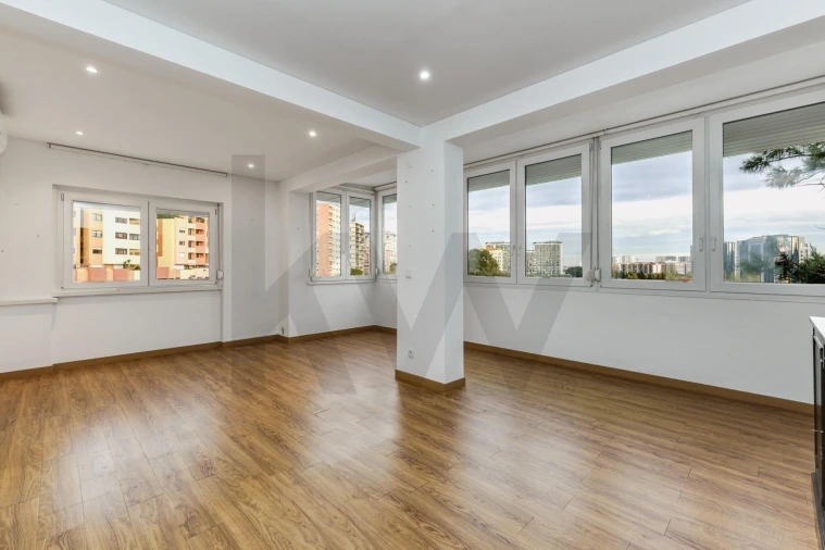 Apartamento T3 para Venda em Carnide Foto 13