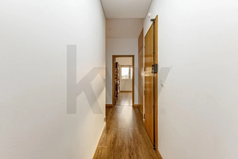 Apartamento T3 para Venda em Carnide Foto 2