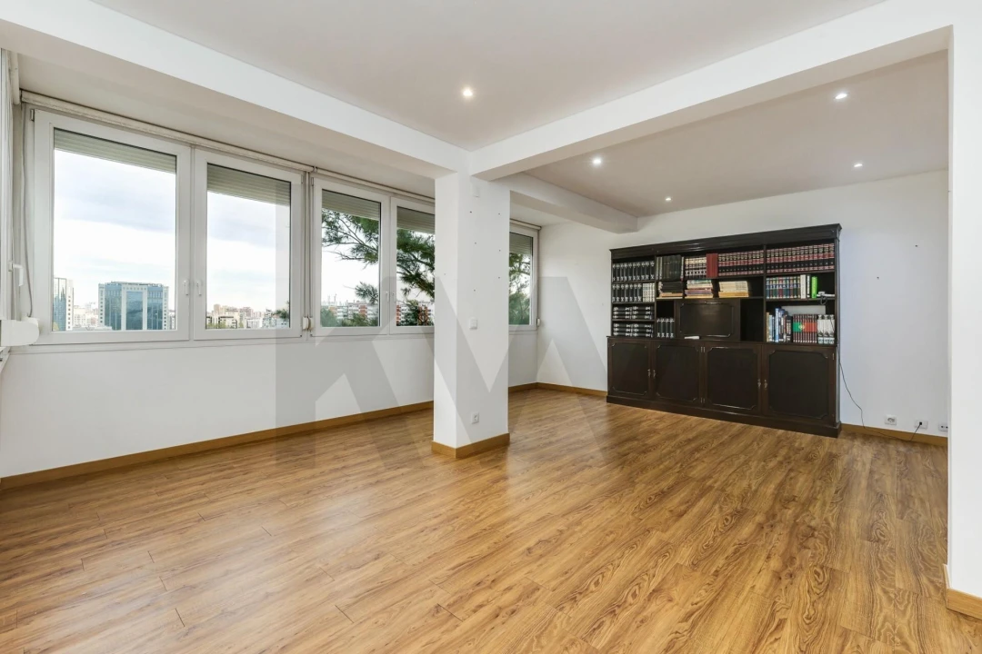 Apartamento T3 para Venda em Carnide Foto 14