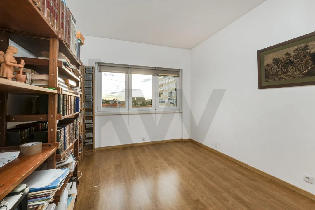 Apartamento T3 para Venda em Carnide Foto 3