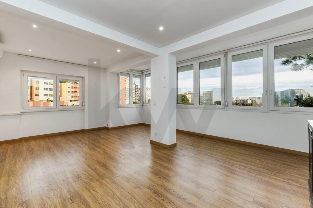 Apartamento T3 para Venda em Carnide Foto 13