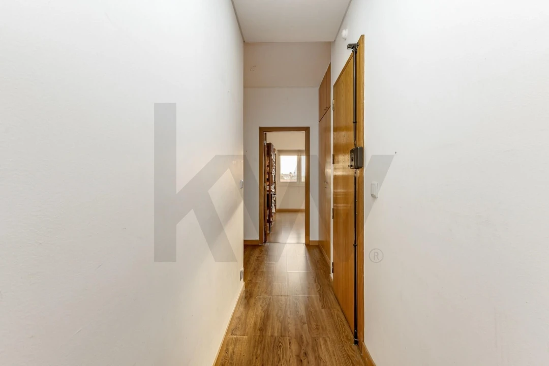 Apartamento T3 para Venda em Carnide Foto 2