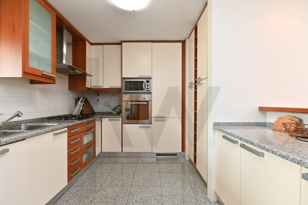 Apartamento T1 para Arrendamento em Alcabideche Foto 8