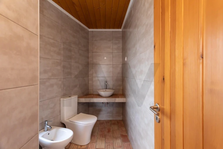 Moradia T1 para Venda em São Teotónio Foto 33