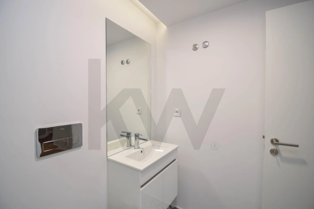 Apartamento T1 para Venda em Santo António Foto 9