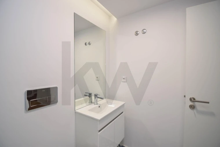 Apartamento T1 para Venda em Santo António Foto 9