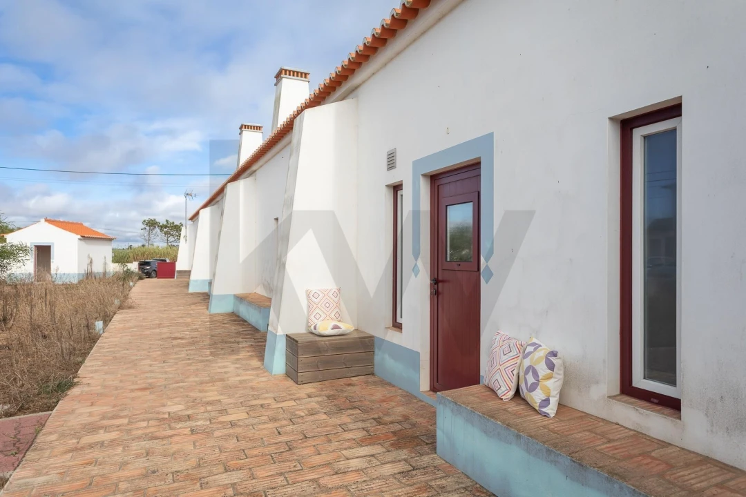 Moradia T1 para Venda em São Teotónio Foto 1