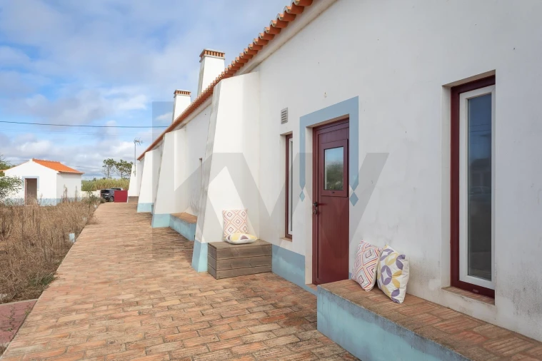 Moradia T1 para Venda em São Teotónio Foto 1