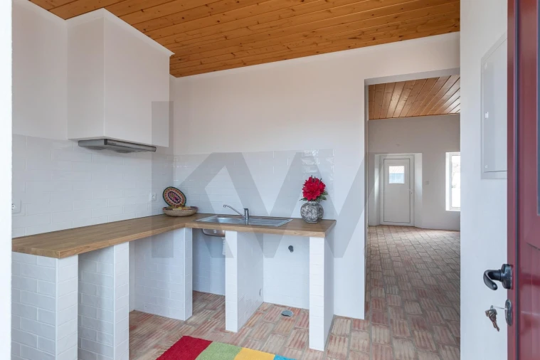 Moradia T1 para Venda em São Teotónio Foto 3