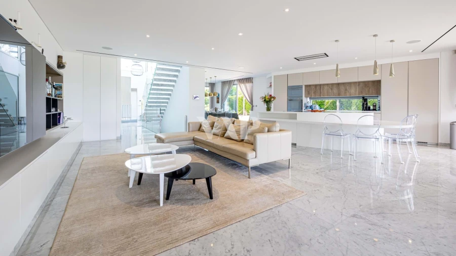 Moradia T5 para Arrendamento em Quarteira Foto 6