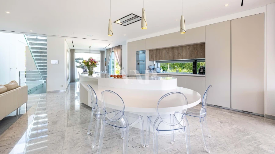 Moradia T5 para Arrendamento em Quarteira Foto 3