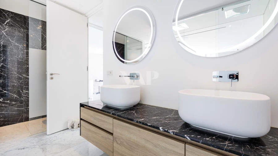 Moradia T5 para Arrendamento em Quarteira Foto 26