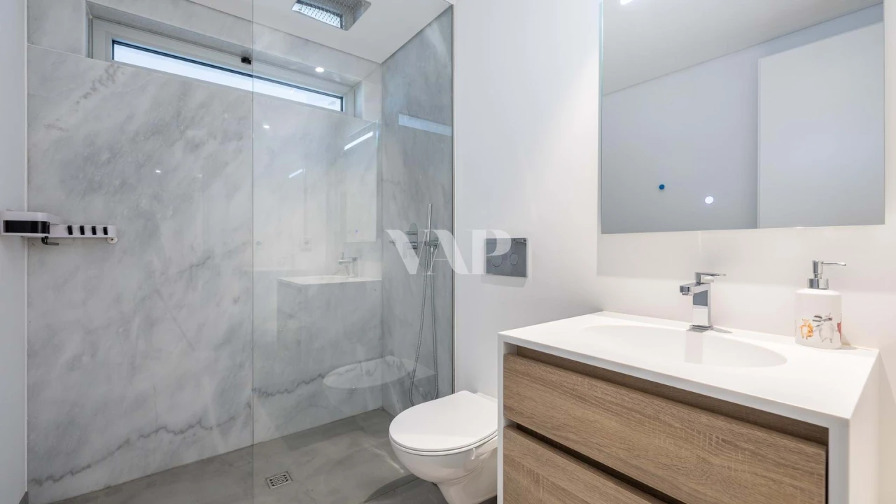 Moradia T5 para Arrendamento em Quarteira Foto 37