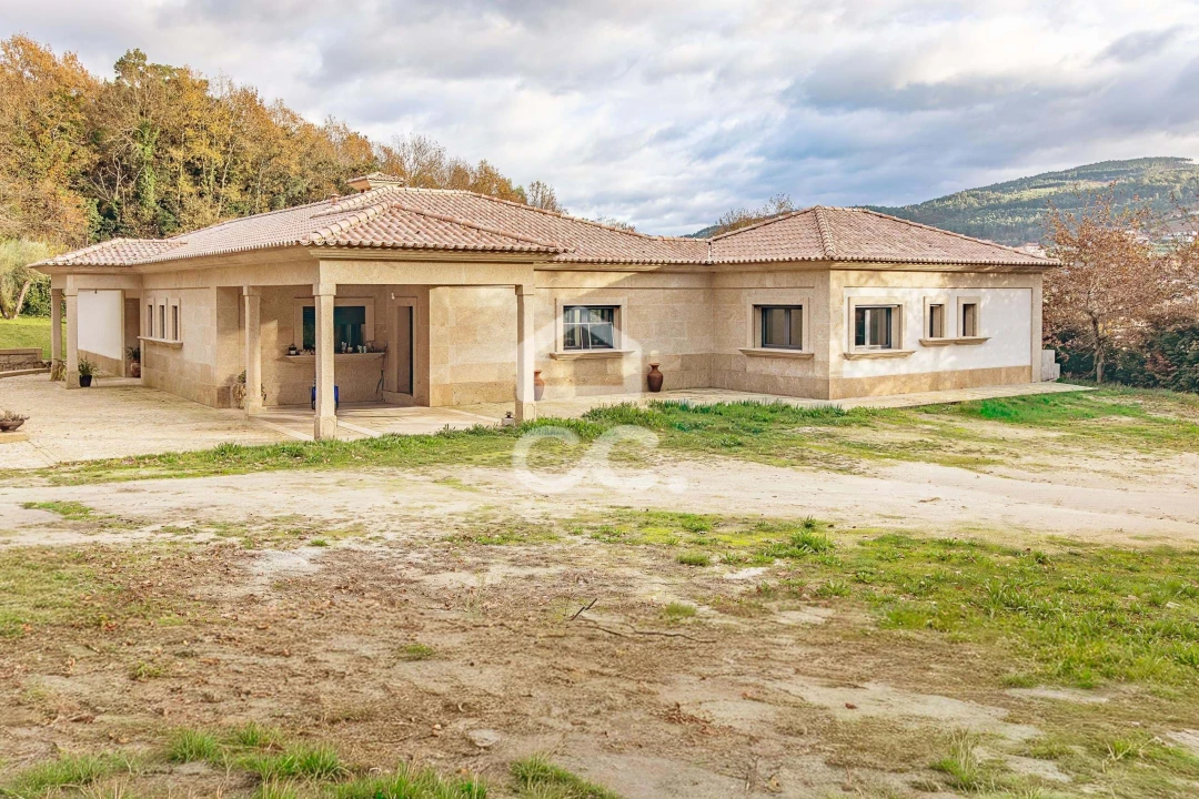 Moradia T3 para Venda em Basto Foto 5