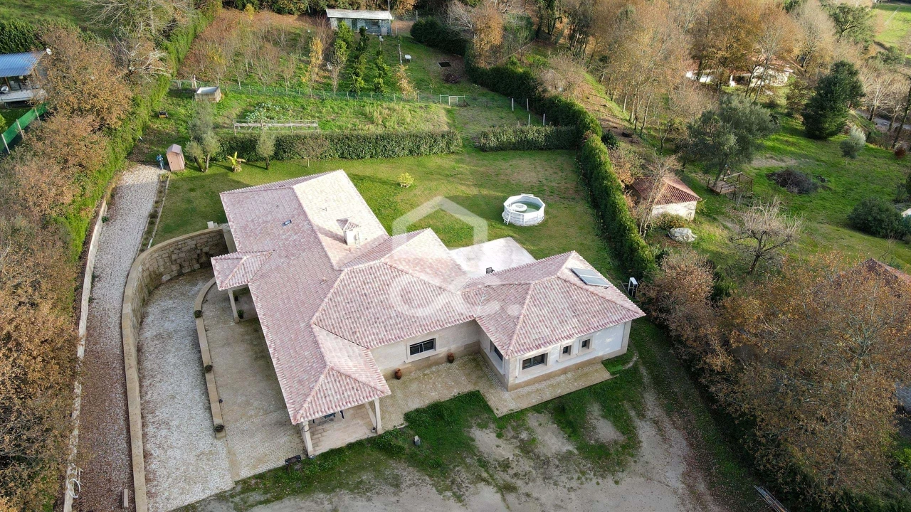 Moradia T3 para Venda em Basto Foto 40