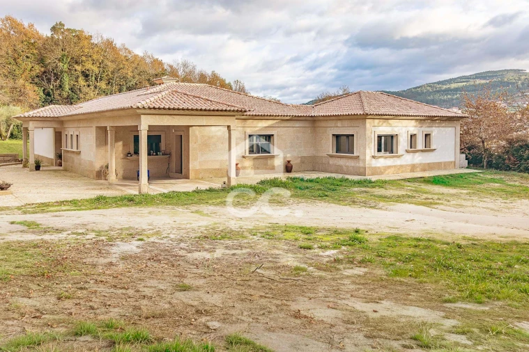 Moradia T3 para Venda em Basto Foto 5