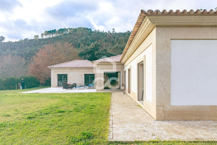 Moradia T3 para Venda em Basto Foto 3