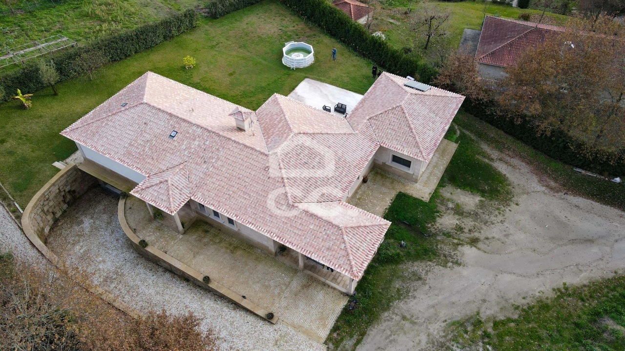 Moradia T3 para Venda em Basto Foto 43