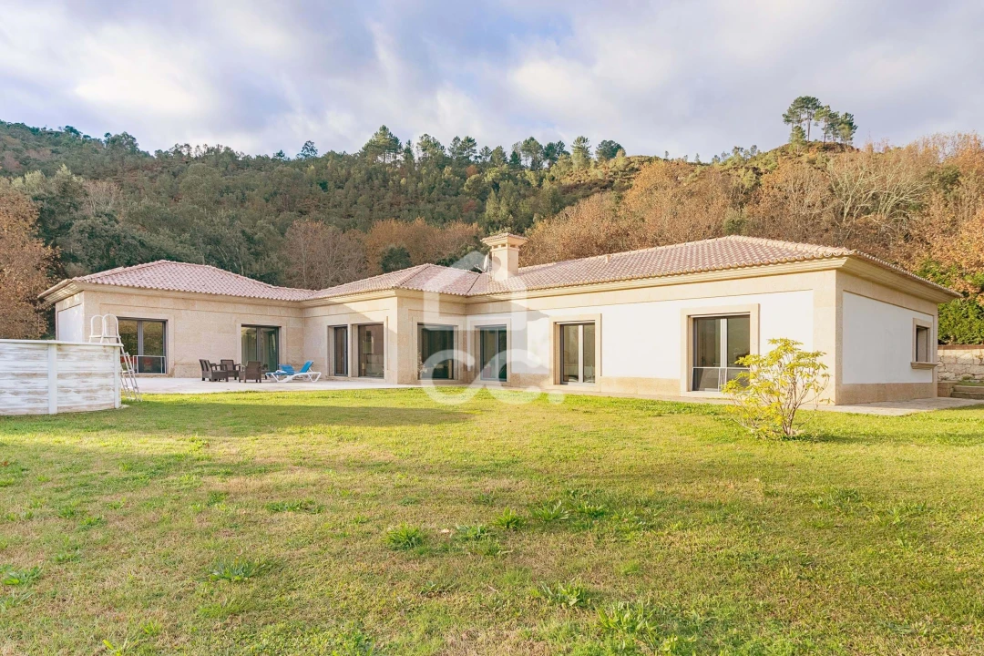 Moradia T3 para Venda em Basto Foto 1